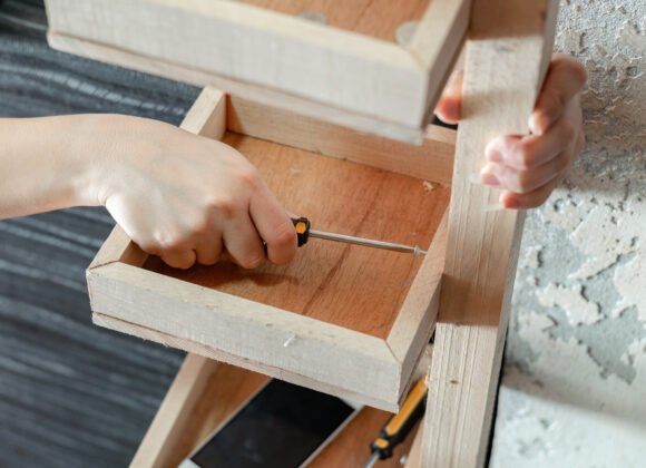 Montage von Büromöbeln